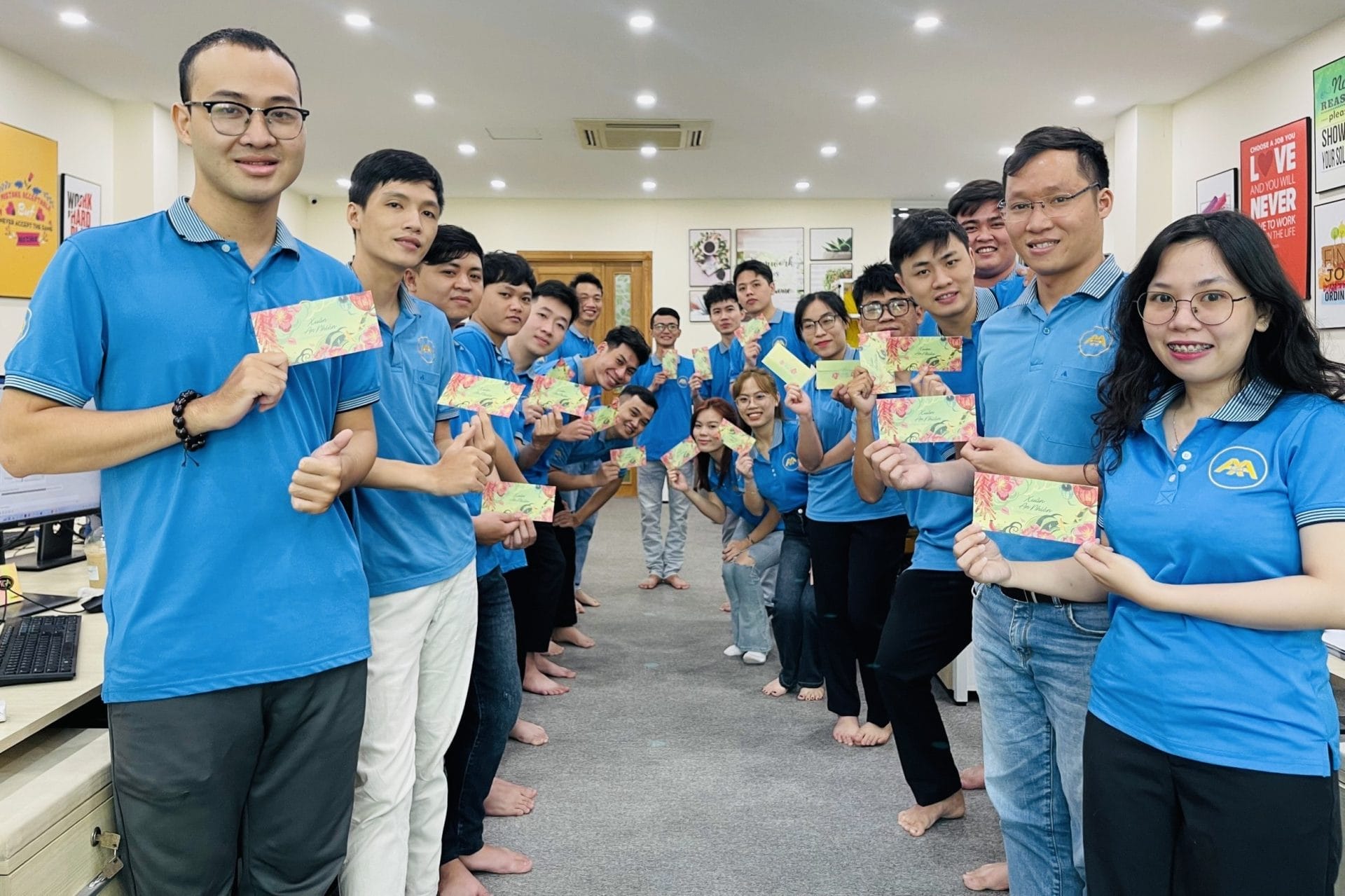 Giving Red Envelopes on the Occasion of the New Year 13 44a632a0a1bc0ce255ad29