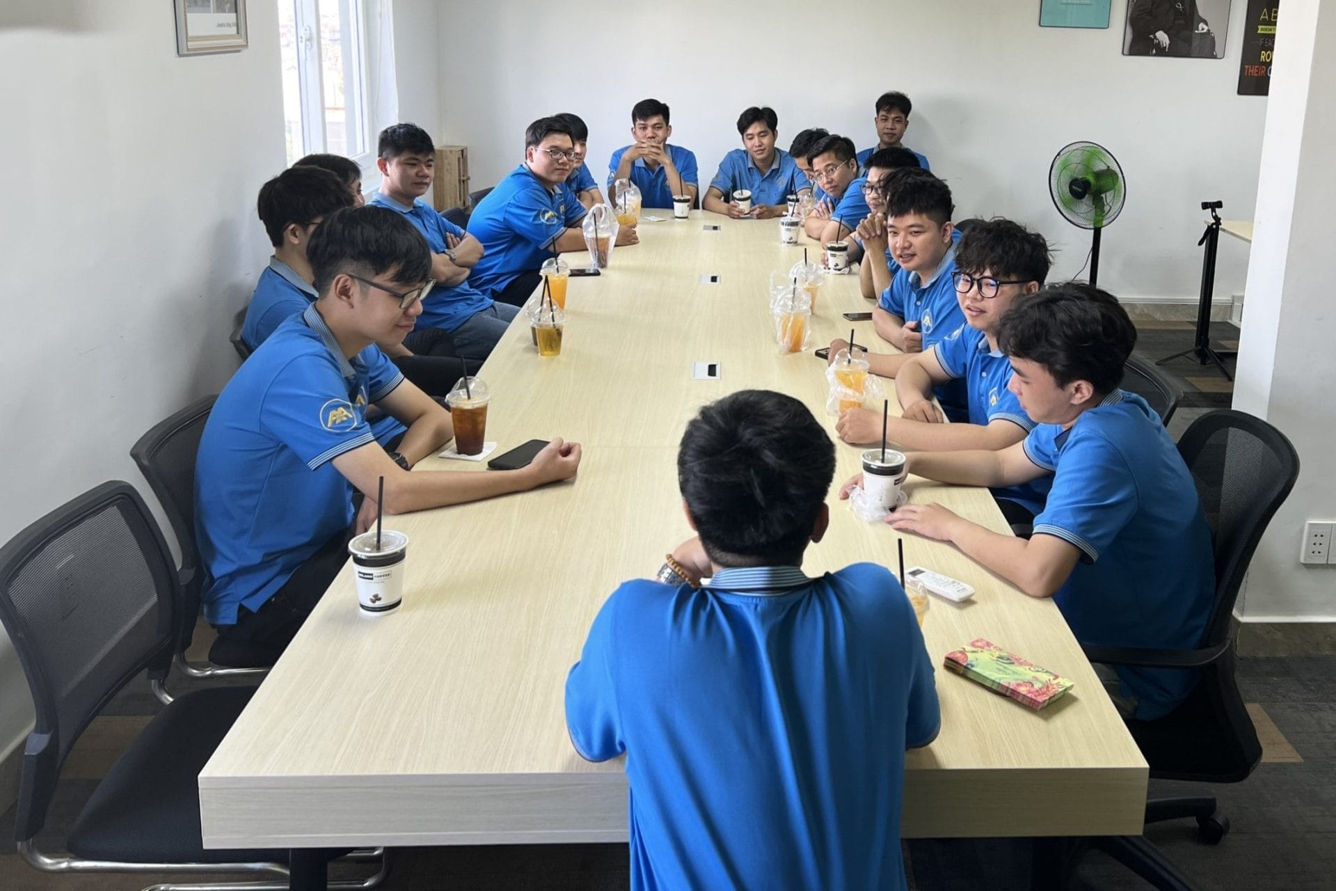 Giving Red Envelopes on the Occasion of the New Year 15 969f23f947e4eabab3f551 1 1