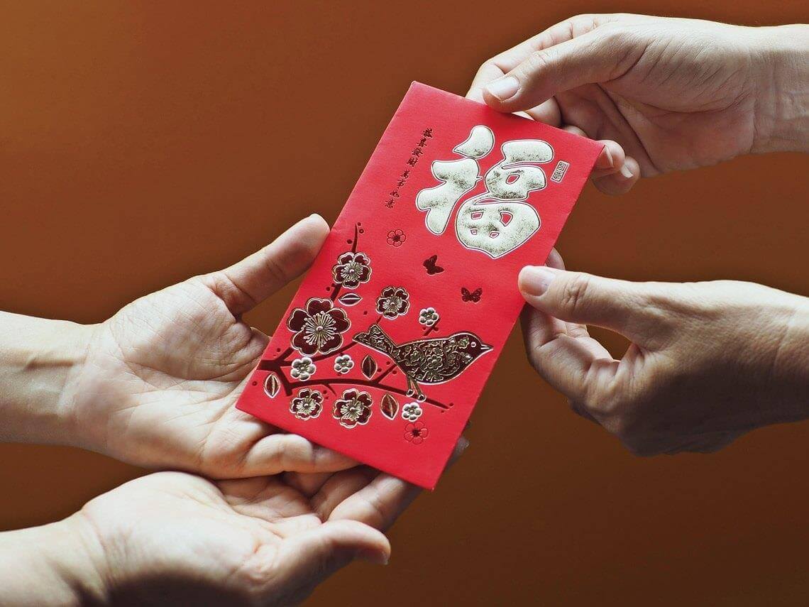 Giving Red Envelopes on the Occasion of the New Year 12